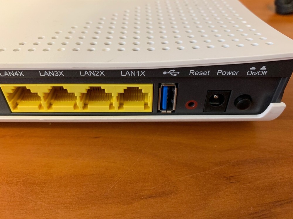 Comtrend AR-5220u Wireless ADSL2+ Router White