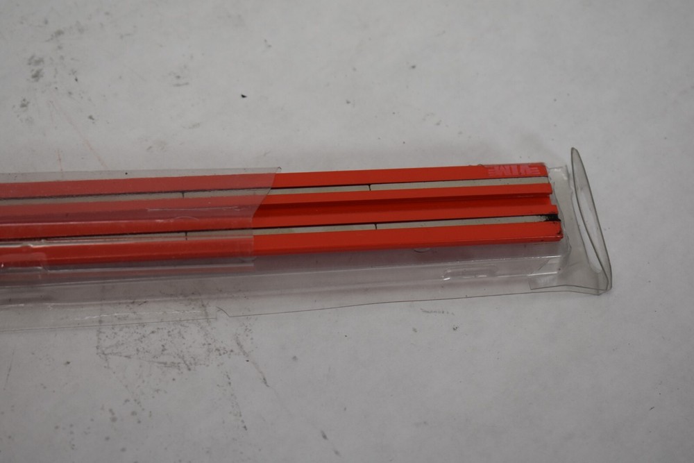 VIM Tools MR16R Red Magrail Low Profile No Studs 16" Low Profile No Studs