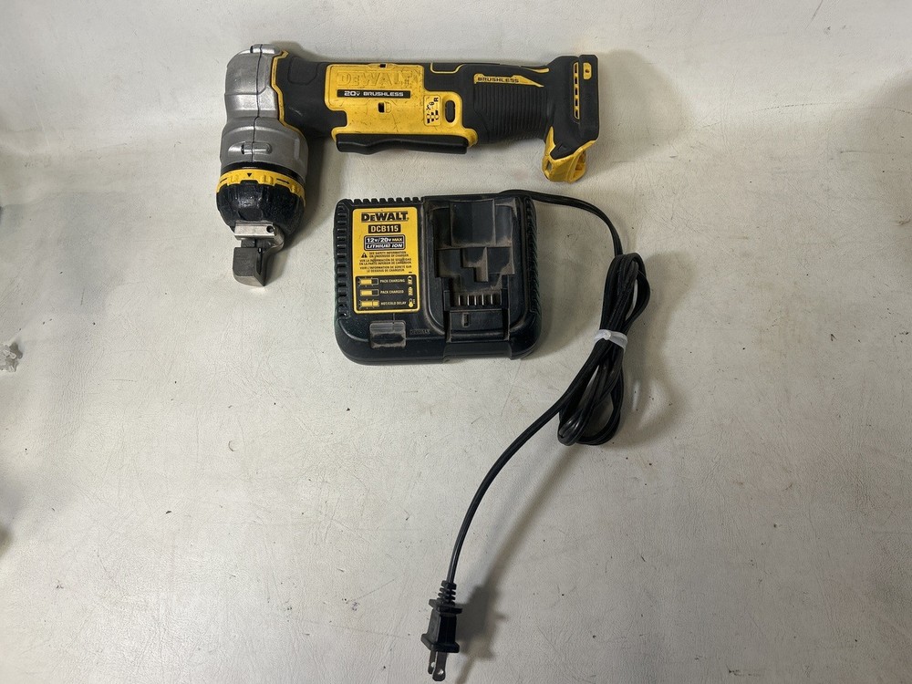 DEWALT DCE158 20V MAX Cordless Copper Cable Cutter Kit