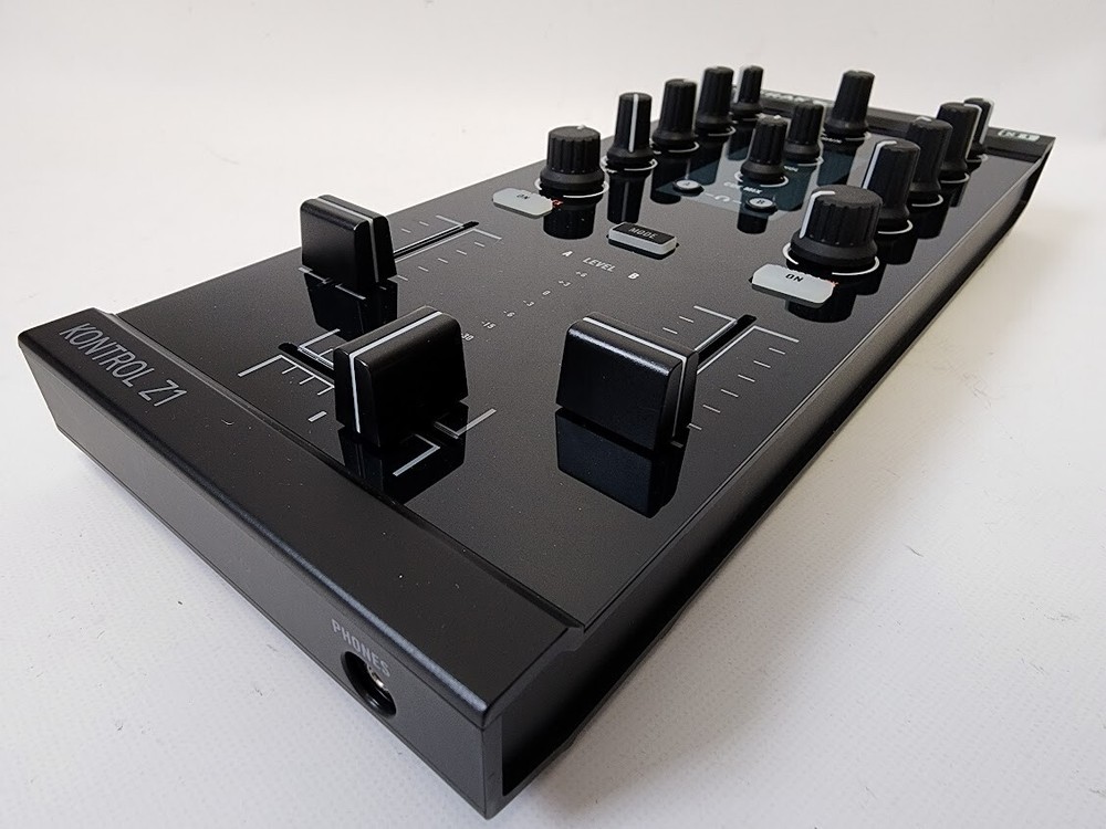 Native Instruments Traktor Kontrol Z1 DJ Mix Controller