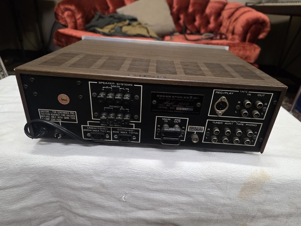 Marantz 1060 Stereo Integrated Amplifier 1970s