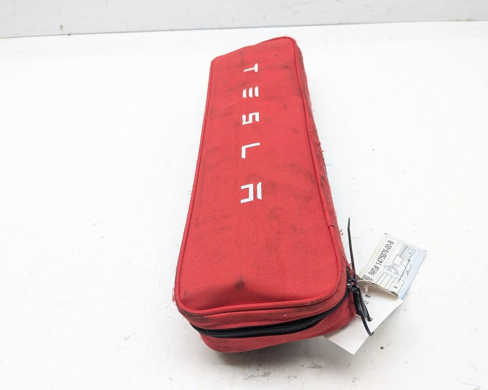 TESLA MODEL 3 EMERGENCY WARNING TRIANGLE 2019