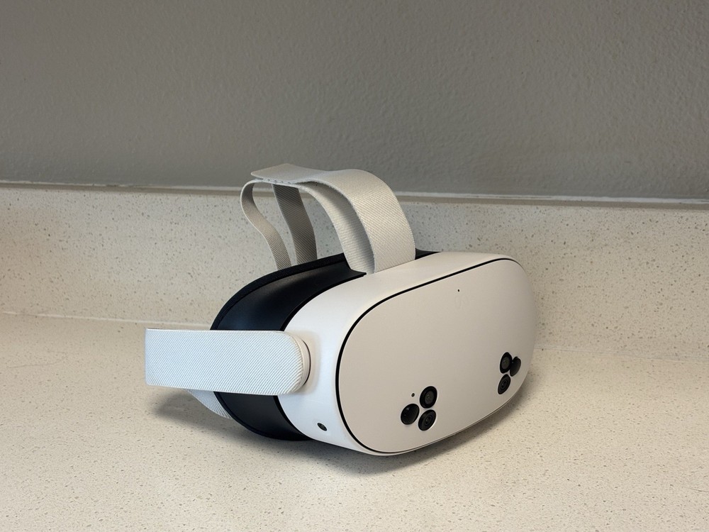 *Excellent* Meta Oculus Quest 3s 128GB HEADSET ONLY