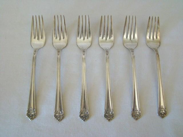 6 Vintage 1931 ROGERS "Her Majesty" Silverplate 6-5/8" VIANDE SALAD FORKS