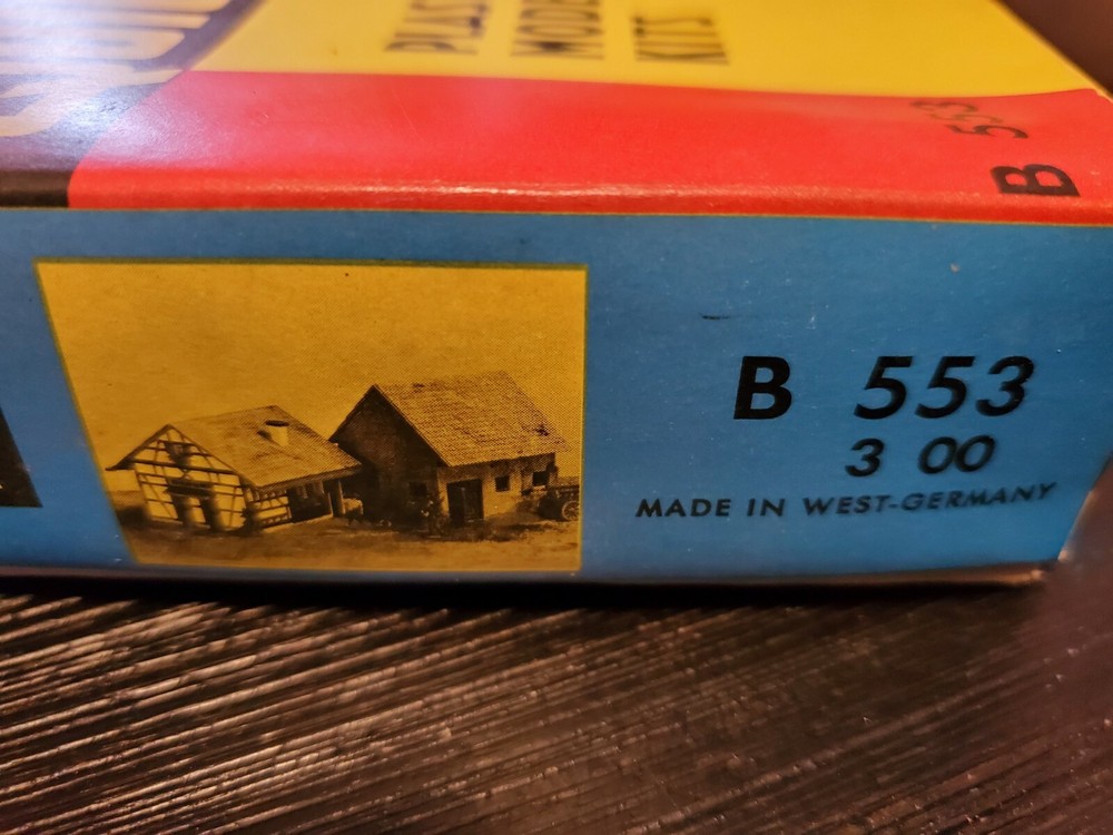 Quick Models Two House Kit B553 Ho Scale