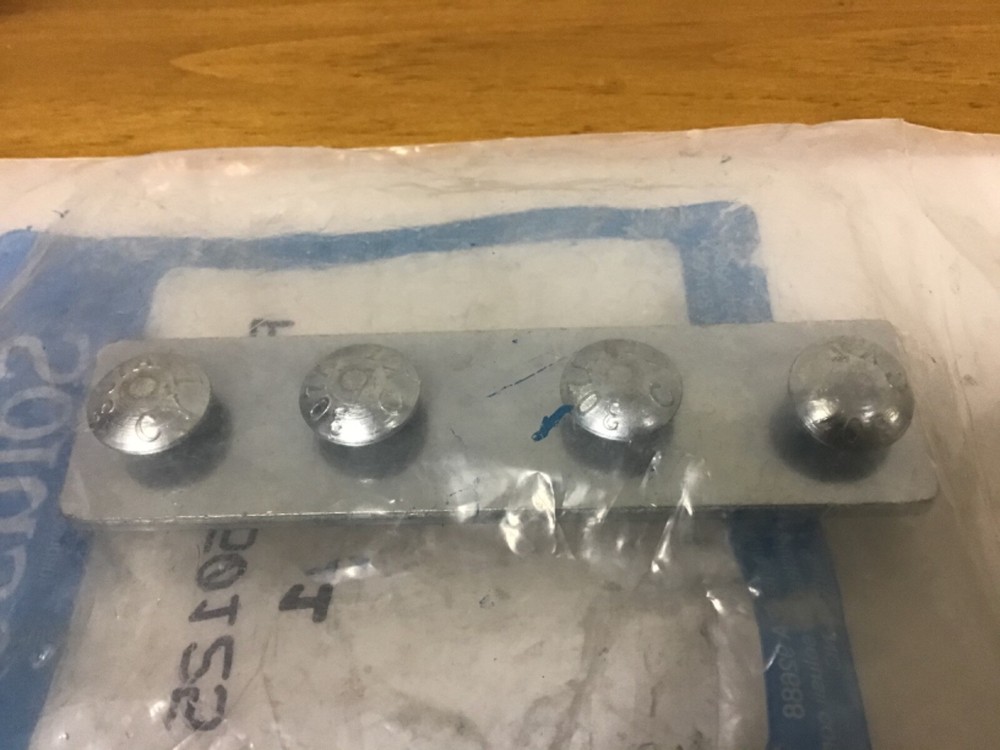 Qty (1) Solus VG-117-50125 Splicing Plate, 1 1/2” Bead Rail