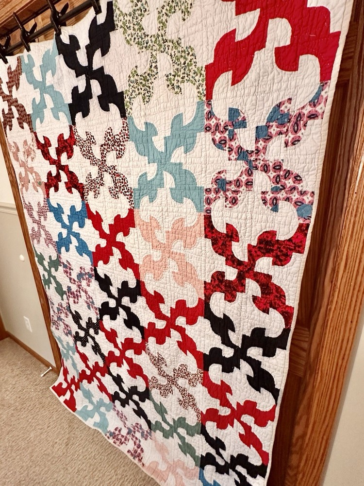Handmade Patchwork Cotton Drunkards Path Quilt
