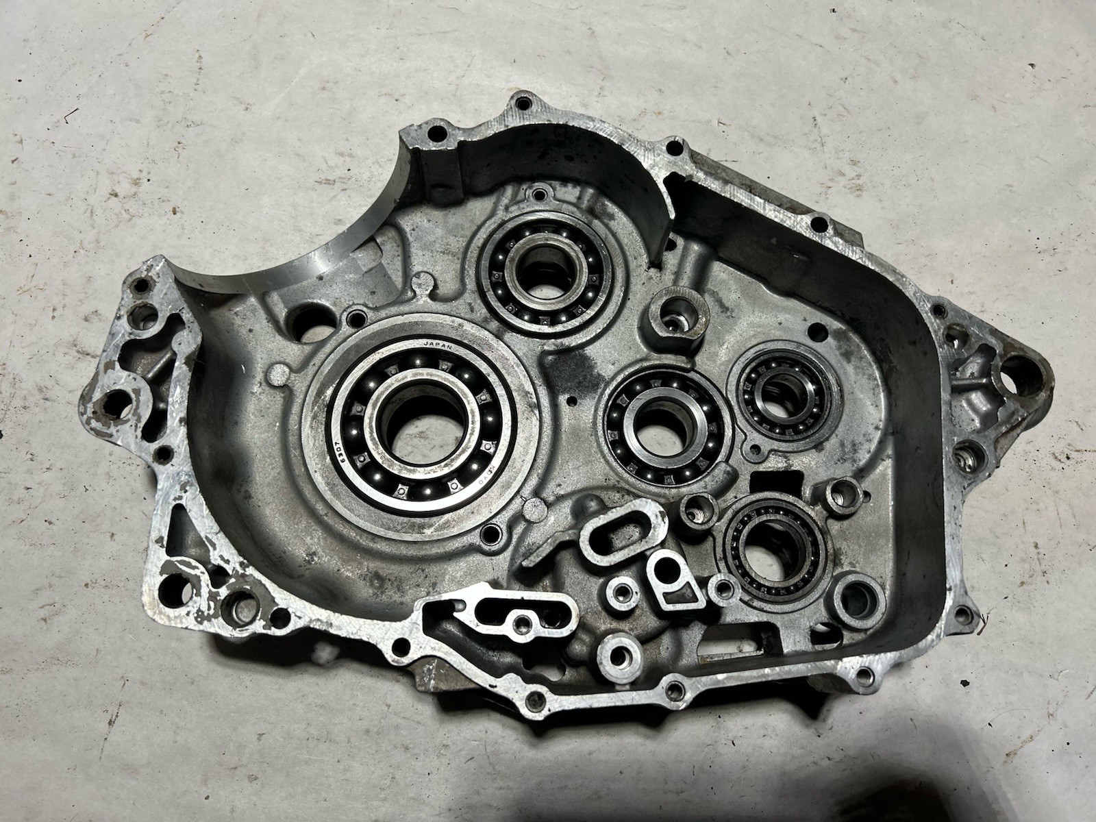 01-05 YAMAHA RAPTOR 660 660R OEM ENGINE MOTOR RIGHT SIDE CRANKCASE HALF BLOCK