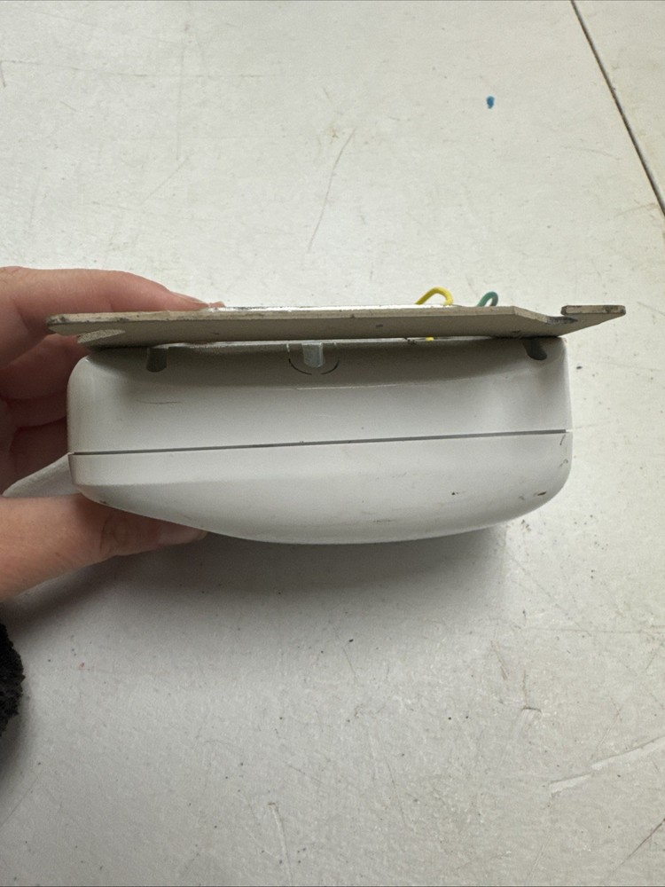 Honeywell Wall Mount Motion Sensor Light Switch Occupancy Vacancy Control - ECS