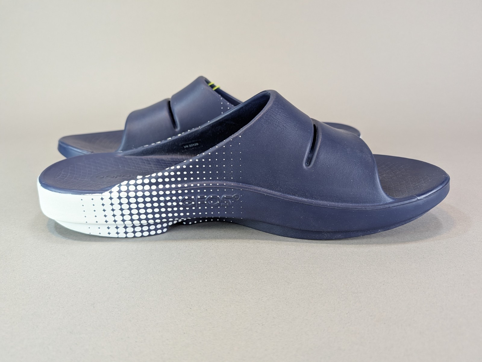 OOFOS Mens Size 14 OOAHH Sport Recovery Slide Sandals Matrix Navy Blue