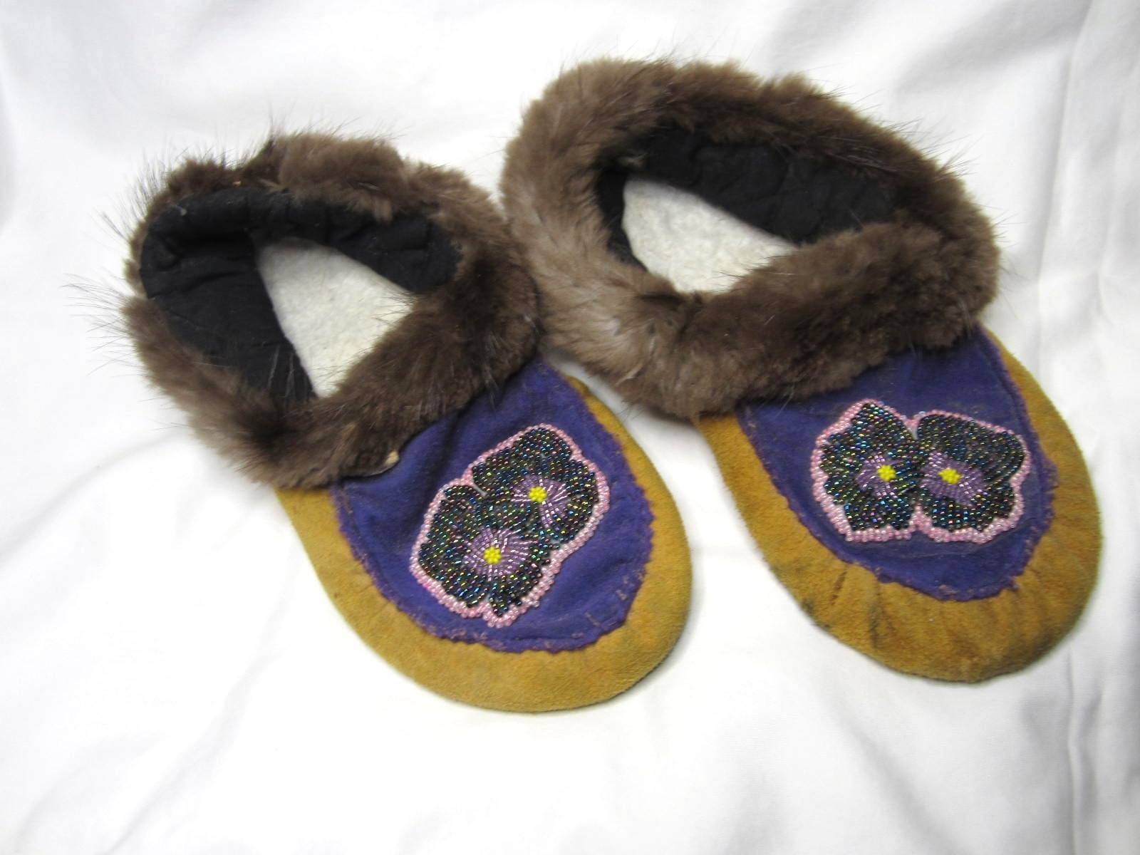 Native Alaskan Moccasins Slippers - Real Fur, Hand Stitched Bead Work - Size 6 W