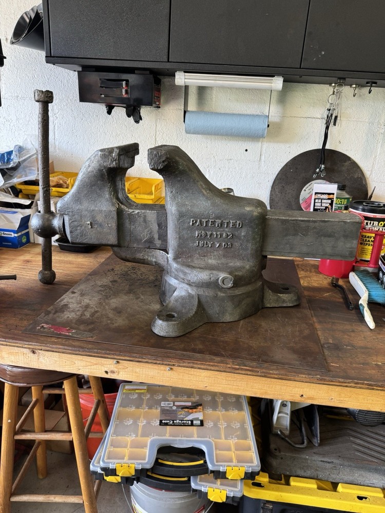 Pittsburgh Automatic 7” Bench Vise