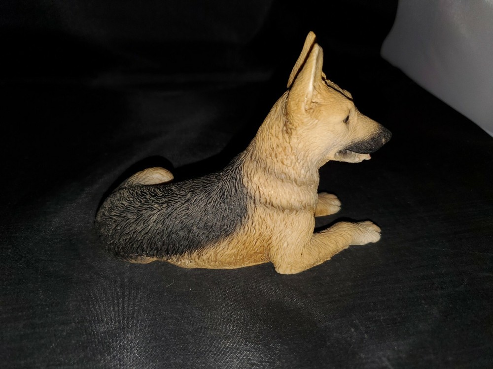 Castagna 1988 German Shepherd Laying Down Figurine