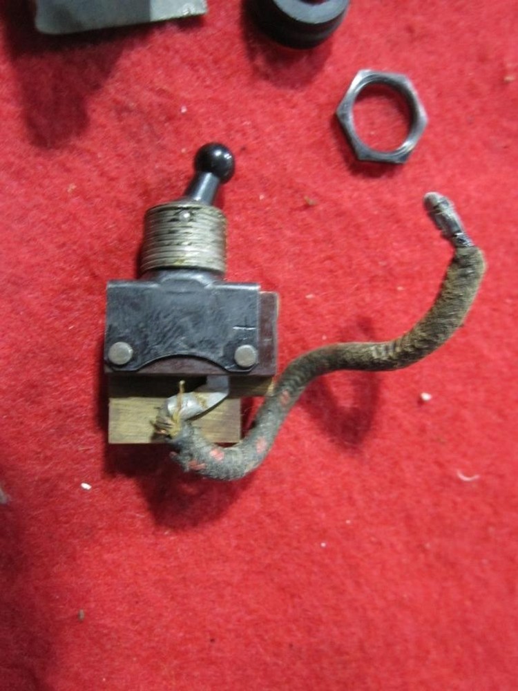 1947 SINGER FEATHERWEIGHT SEWING MACHINE MODEL 221 LIGHT SWITCH #2