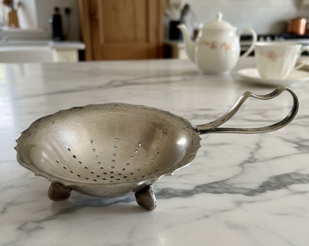 VINTAGE Tea Strainer Silverplate 3 Legged Handled ESTATE FIND