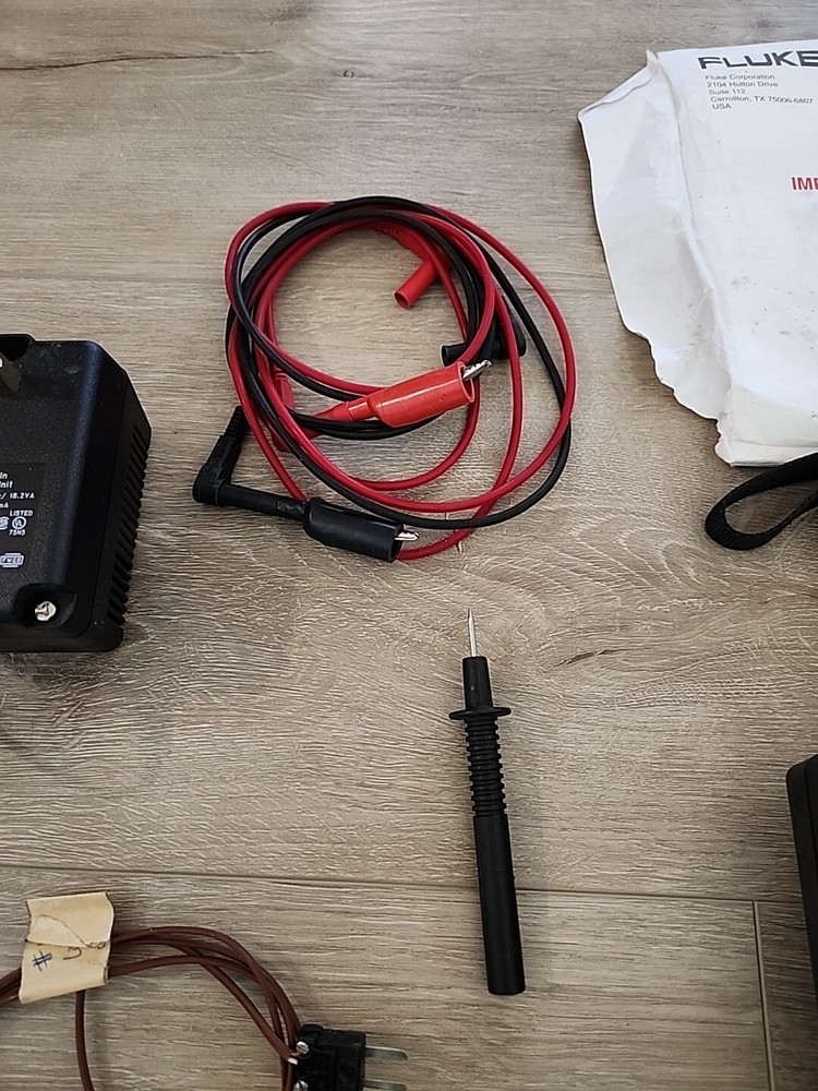 Fluke 701 Documenting Process Calibrator With Accessories And Charger AC Cable