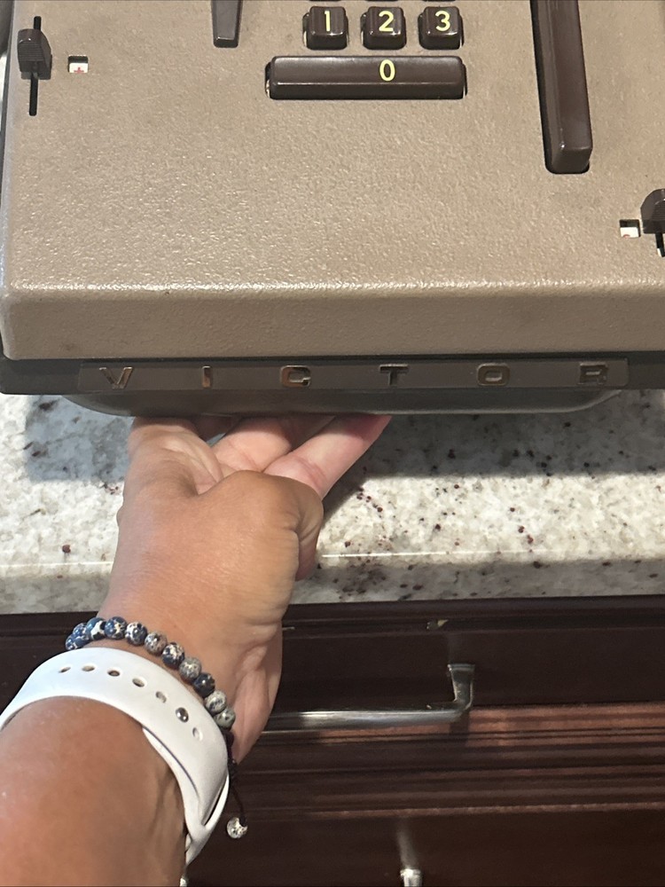 Victor Automatic Calculator Adding Machine Model 73 85 54, Powers On Read