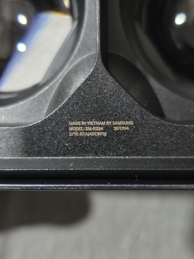 Samsung SMR324 Gear VR with Controller - Black