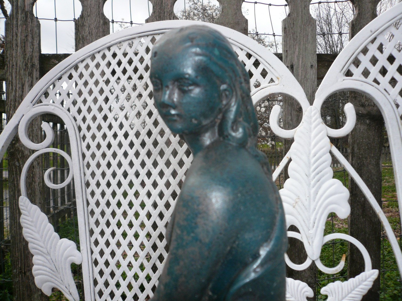 EXQUISITE MAIDEN ROCK SEASHELL VINTAGE CEMENT/CONCRETE GARDEN ORNAMENT 16" TALL