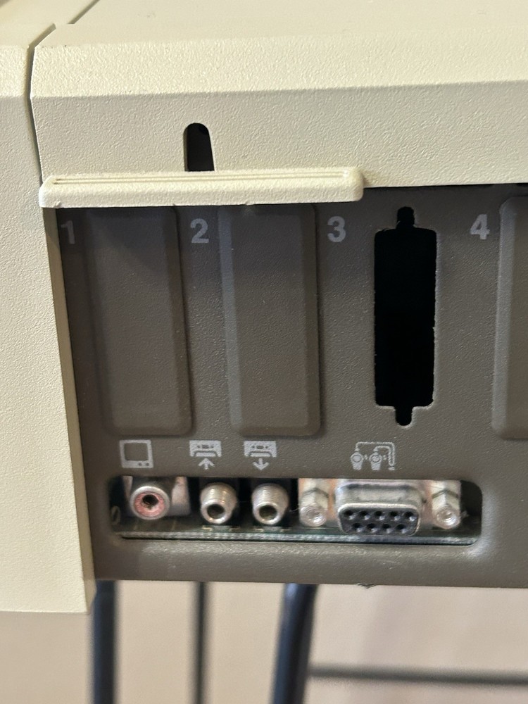 Vintage! 1984 APPLE IIe (A2S2064)COMPUTER **Powers On** Working!! Missing Keys