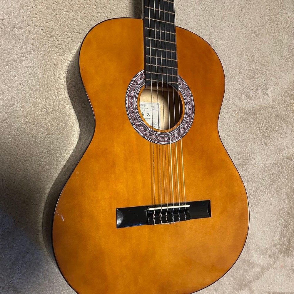 J&Z Classical Guitar With Soft Case, Capo, Picks