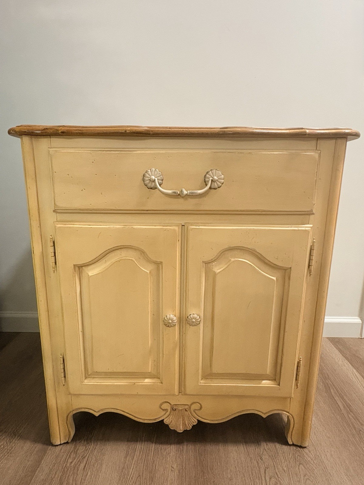 Ethan Allen Country French – Model 26‑5226, Finish 646 – Vintage Nightstand