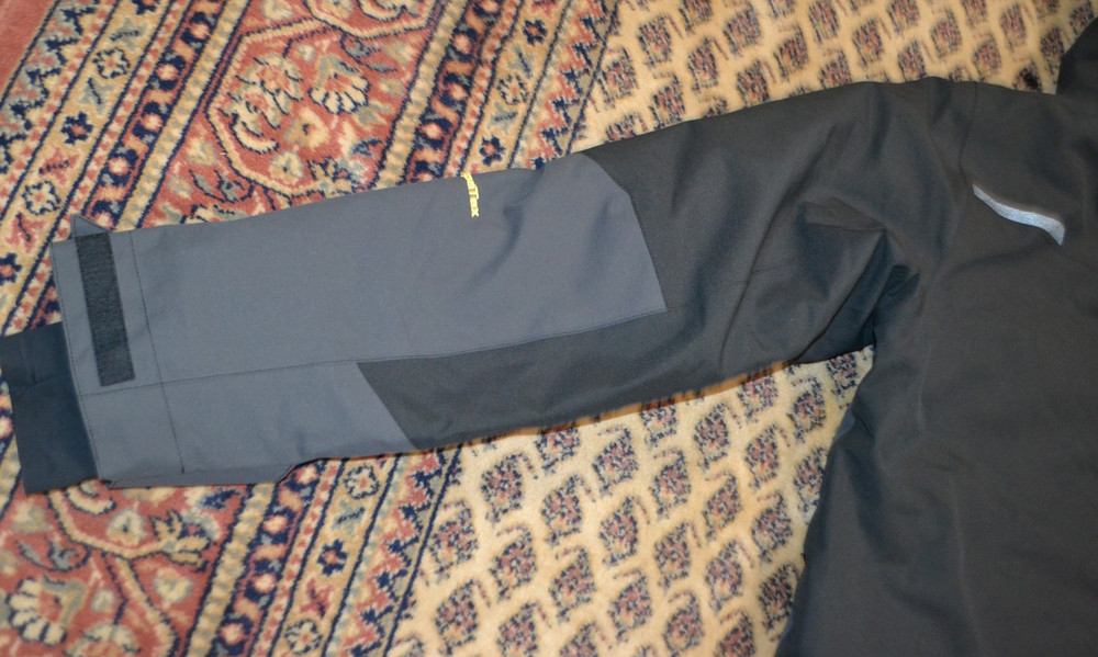 Tobe Scope Snowmobile Jacket Shell Coat ~ Size Medium, Black/Gray ~ Winter Fun!