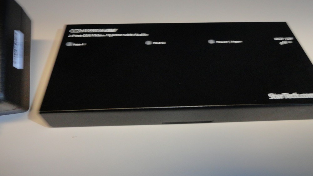 BB4: STARTECH.COM CONVERGE AV 2 PORT VGA SPLITTER/Audio