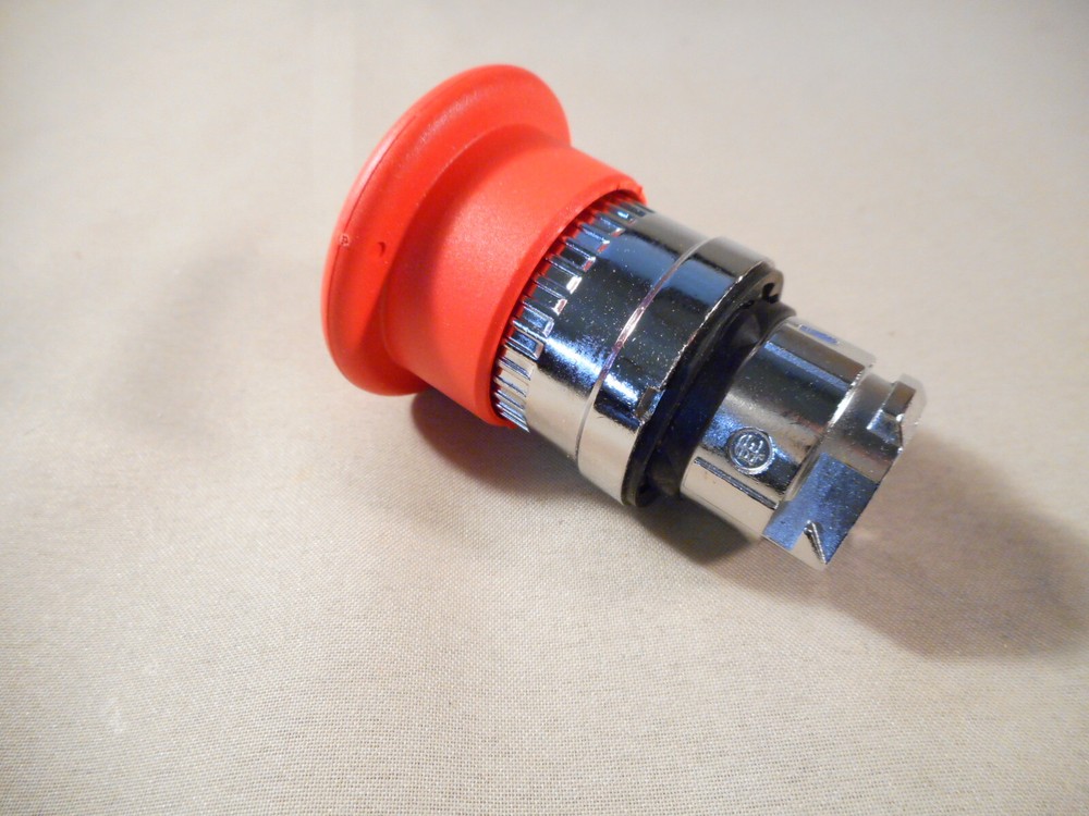 SCHNEIDER ZB4-BT84 (NIB)