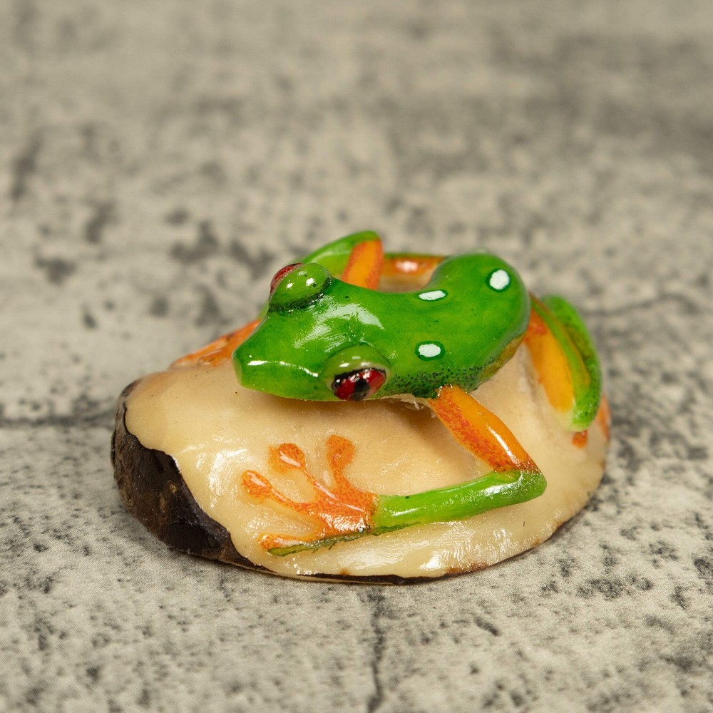 Red-Eye Tree Frog Tagua Carving