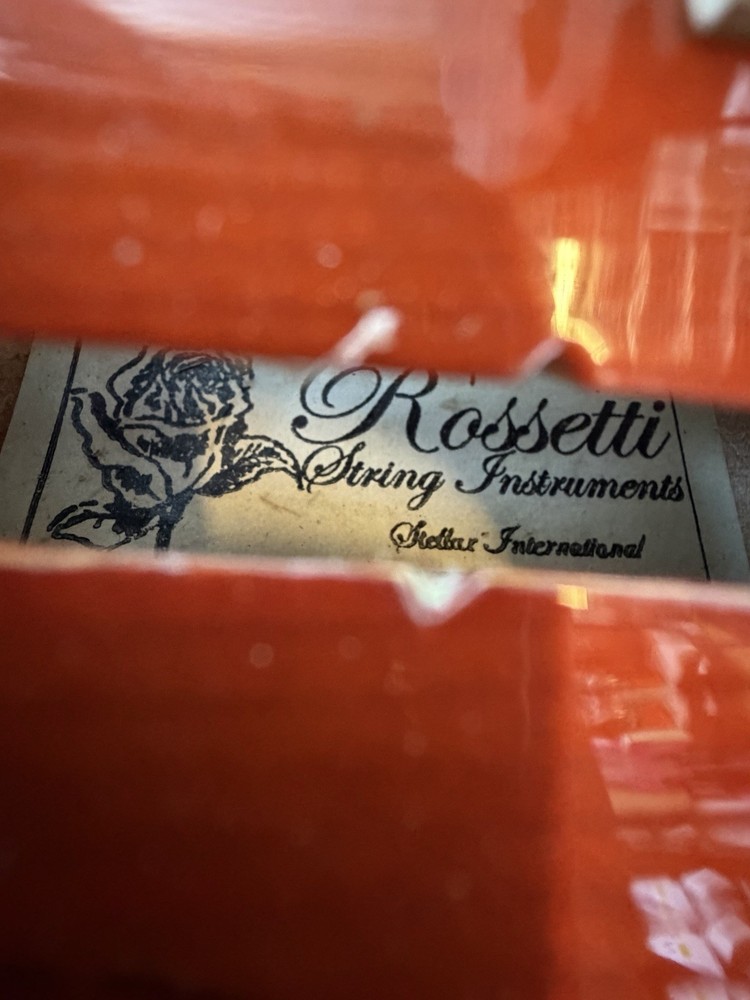 Rosetti Model 4/4 Violin w Carry Case