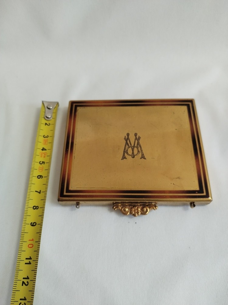 Powder puff Vintage container Flip - Top Compact