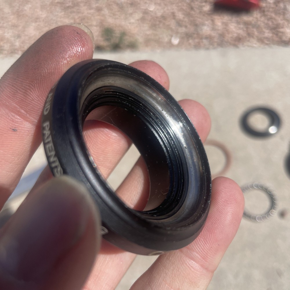 WTB momentum grease guard 1 1/8" threadless headset in black lightly used