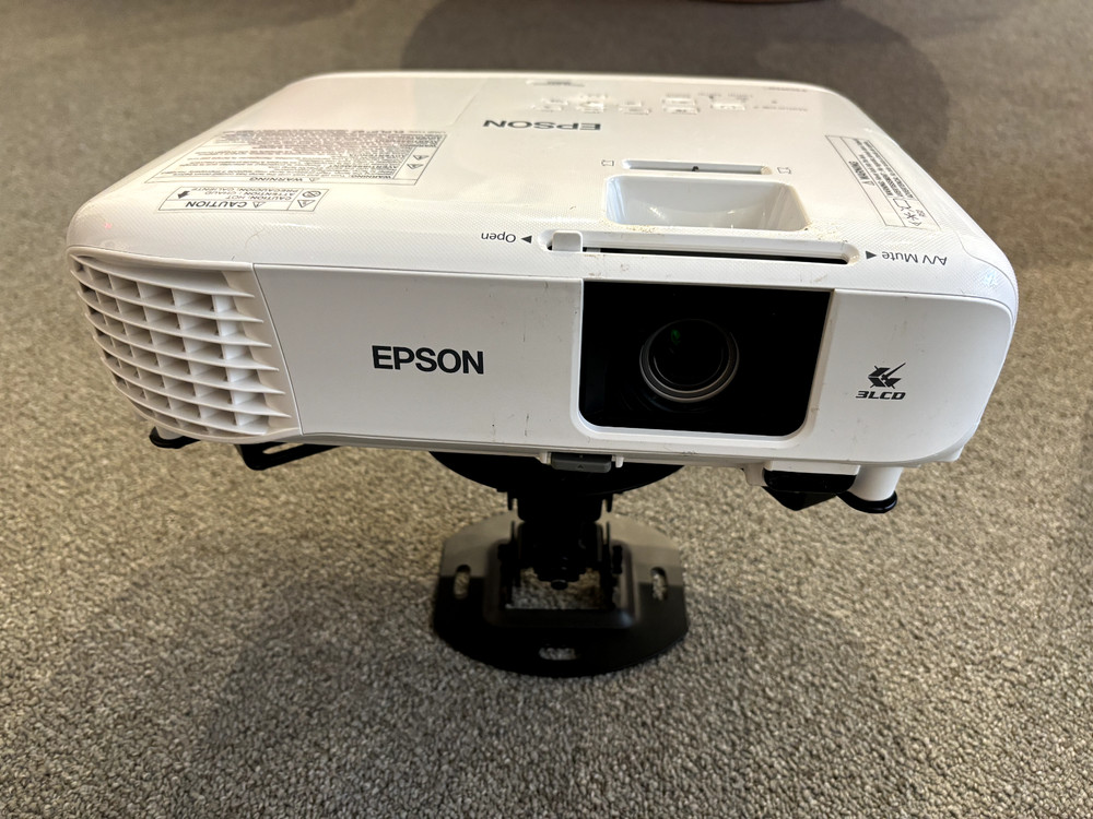 EPSON 3LCD PROJECTOR MODEL H979A