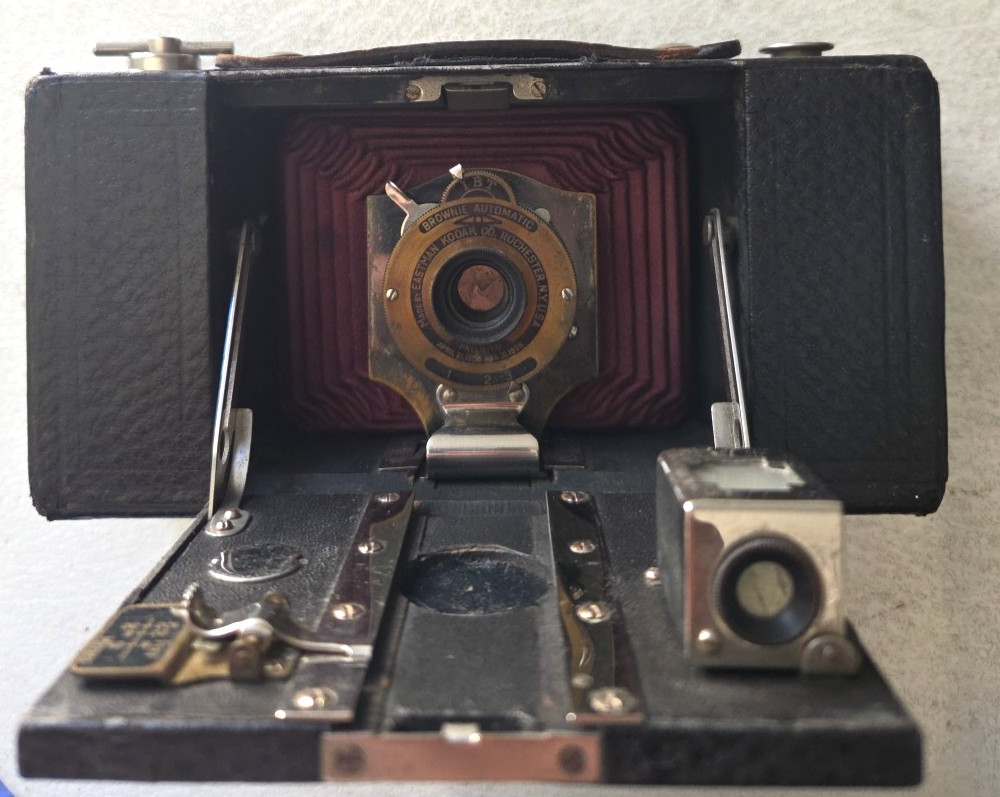 * 1907 Kodak No.2 Folding Pocket Brownie Model B Camera 120 Burgundy Red Bellows