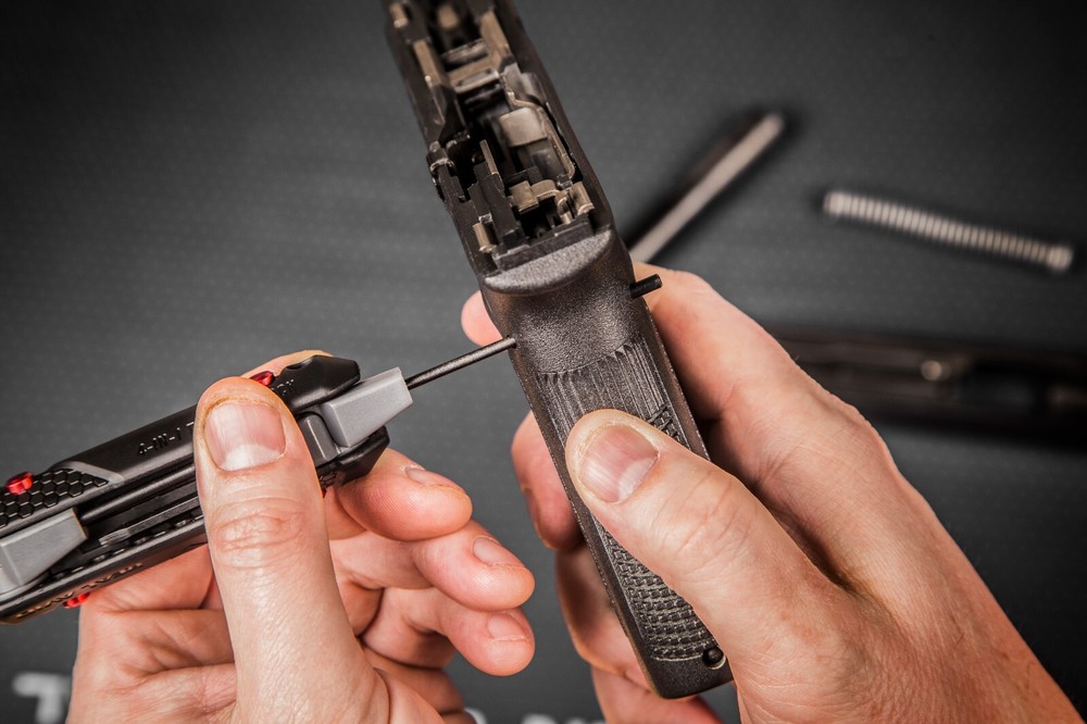 Real Avid 4-in-1 Multitool for Glock | Sight & Punch Tool, Screwdriver AVGLOCK41