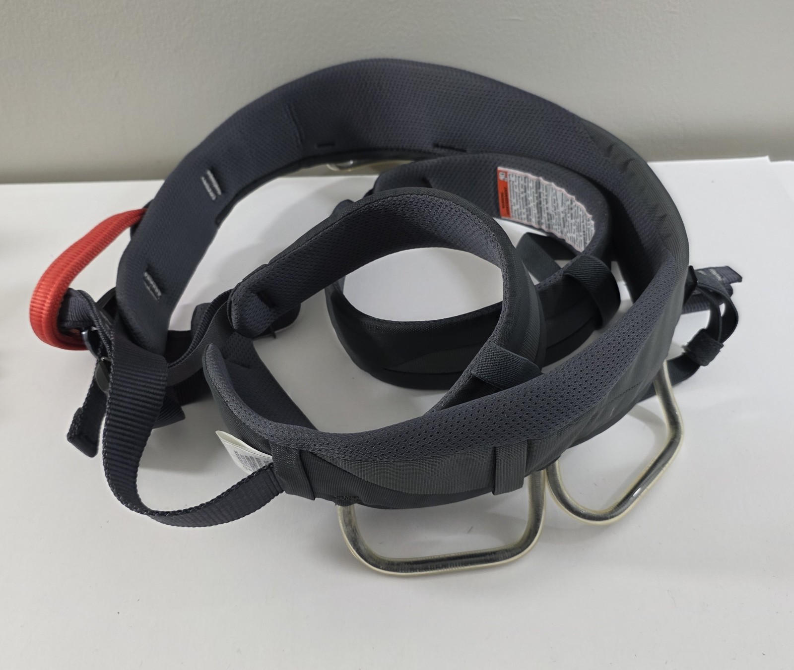 Black Diamond Momentum Climbing Harness Graphite - Size Medium 30"-33"