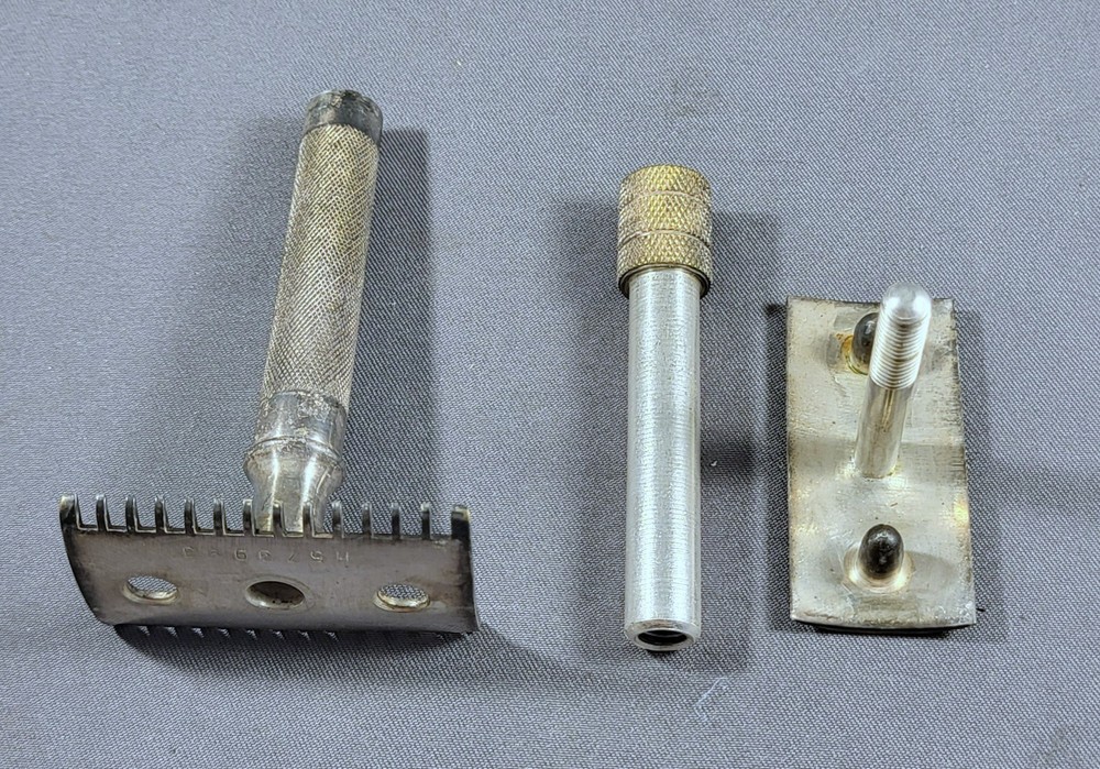 NIce Gillette Old Type - Single Ring - Razor - 1918 - Clean