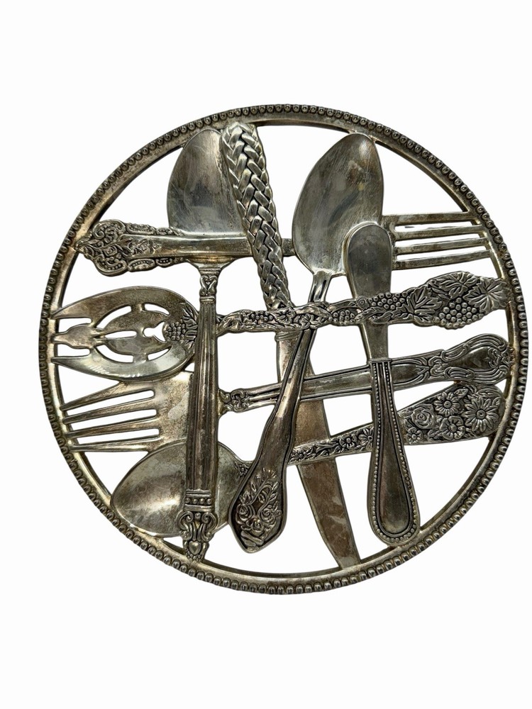 Vintage Wall Hanging Silver Art Co. Silver Plated Flatware Hot Plate Trivet 9”