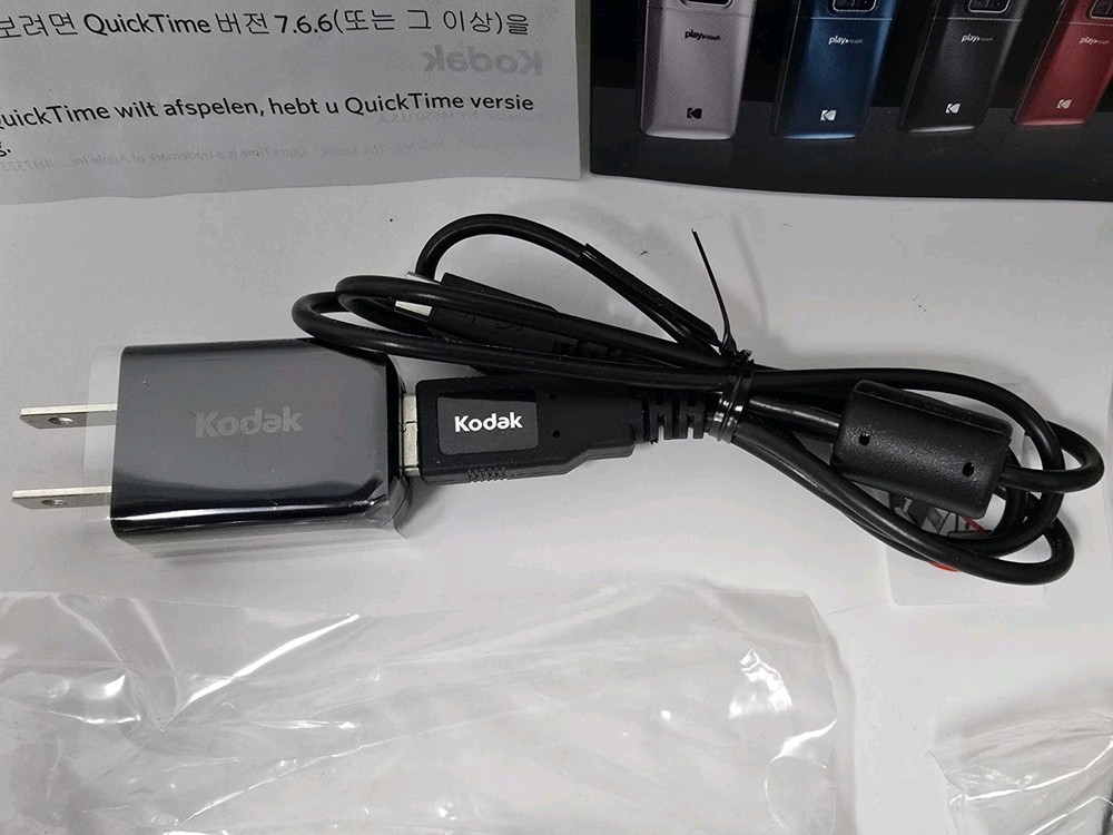 Kodak PlayTouch Zi10 Video Camera (Blue) - OPEN BOX