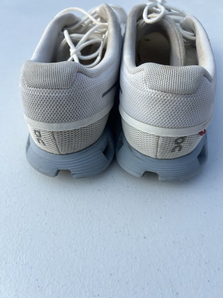 Women’s On Cloud Running Shoes Size 11