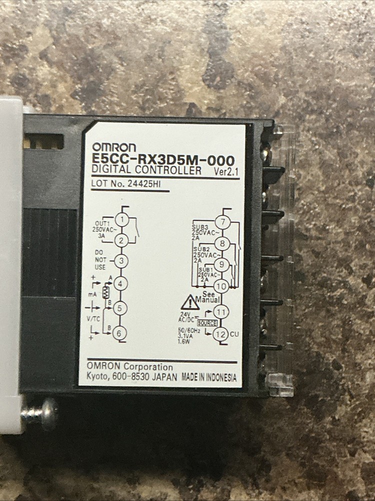 🍀DIGITAL CONTROLLER E5CC-RX3D5M-000 MULTI RANGE 24V AC DC 60HZ🍀