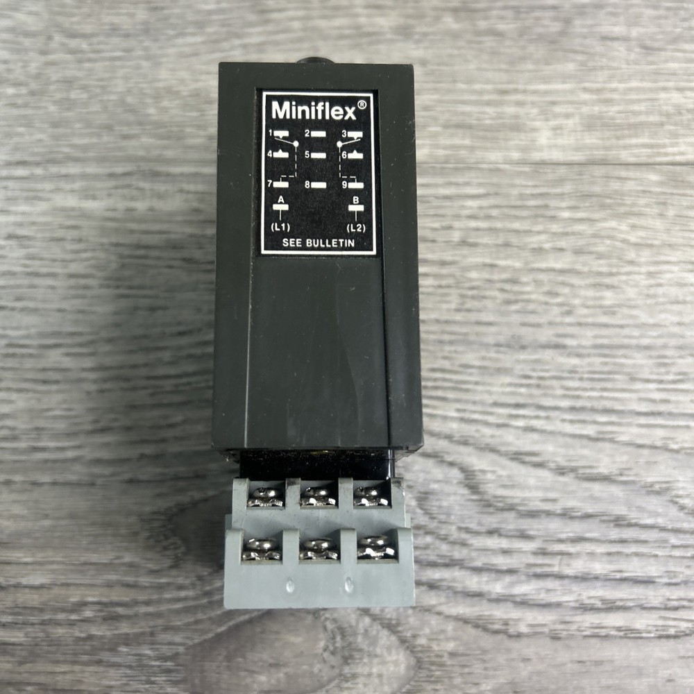 Eagle Signal DA1010A3 Electronic Repeat Cycle Timer Contractor Timer Relay Oem