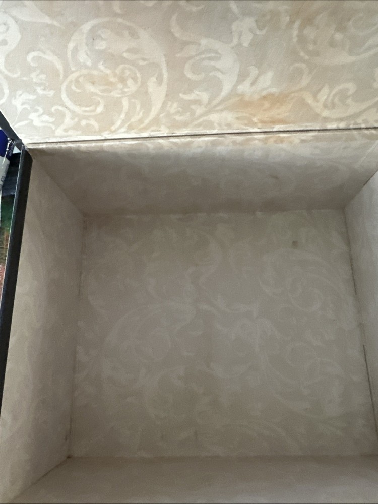 Jim Kleefield’s Haunted Bottles CASE: CASE ONLY