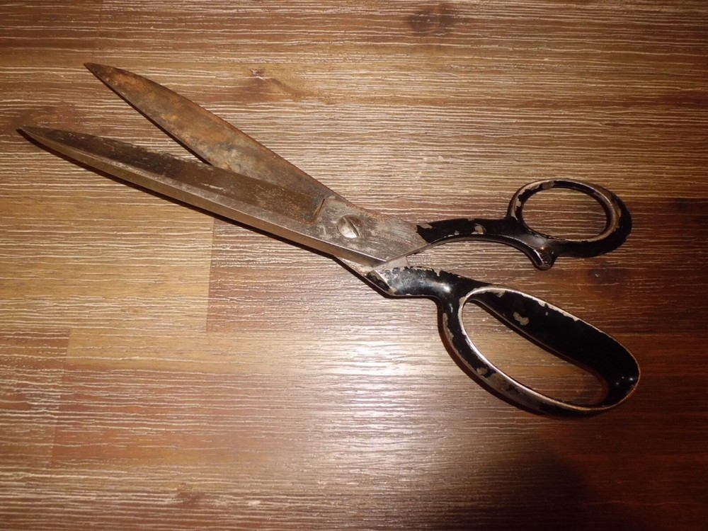 VINTAGE C.S. OSBORNE & SONS  Large Shears Scissors