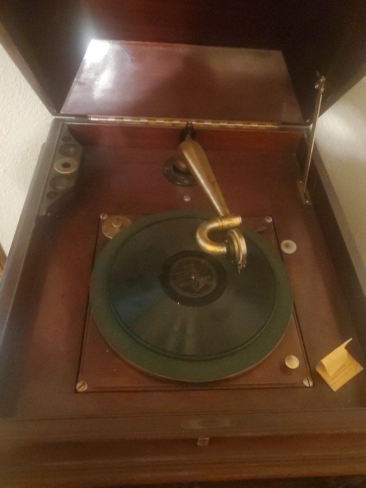 1906 Victrola