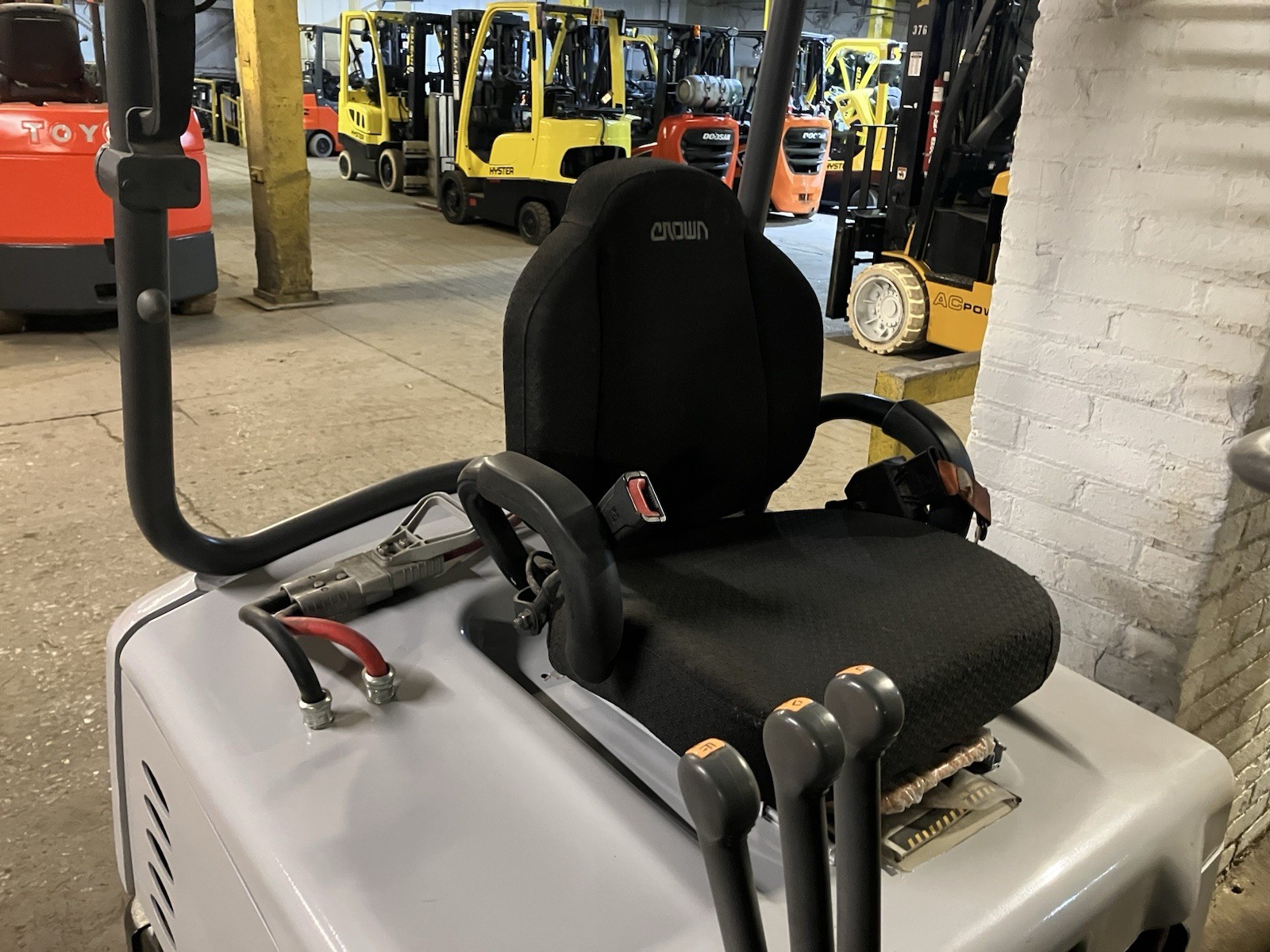 2021 Crown 4000 LB Forklift With Side Shift and Triple Mast Model SC5215-40