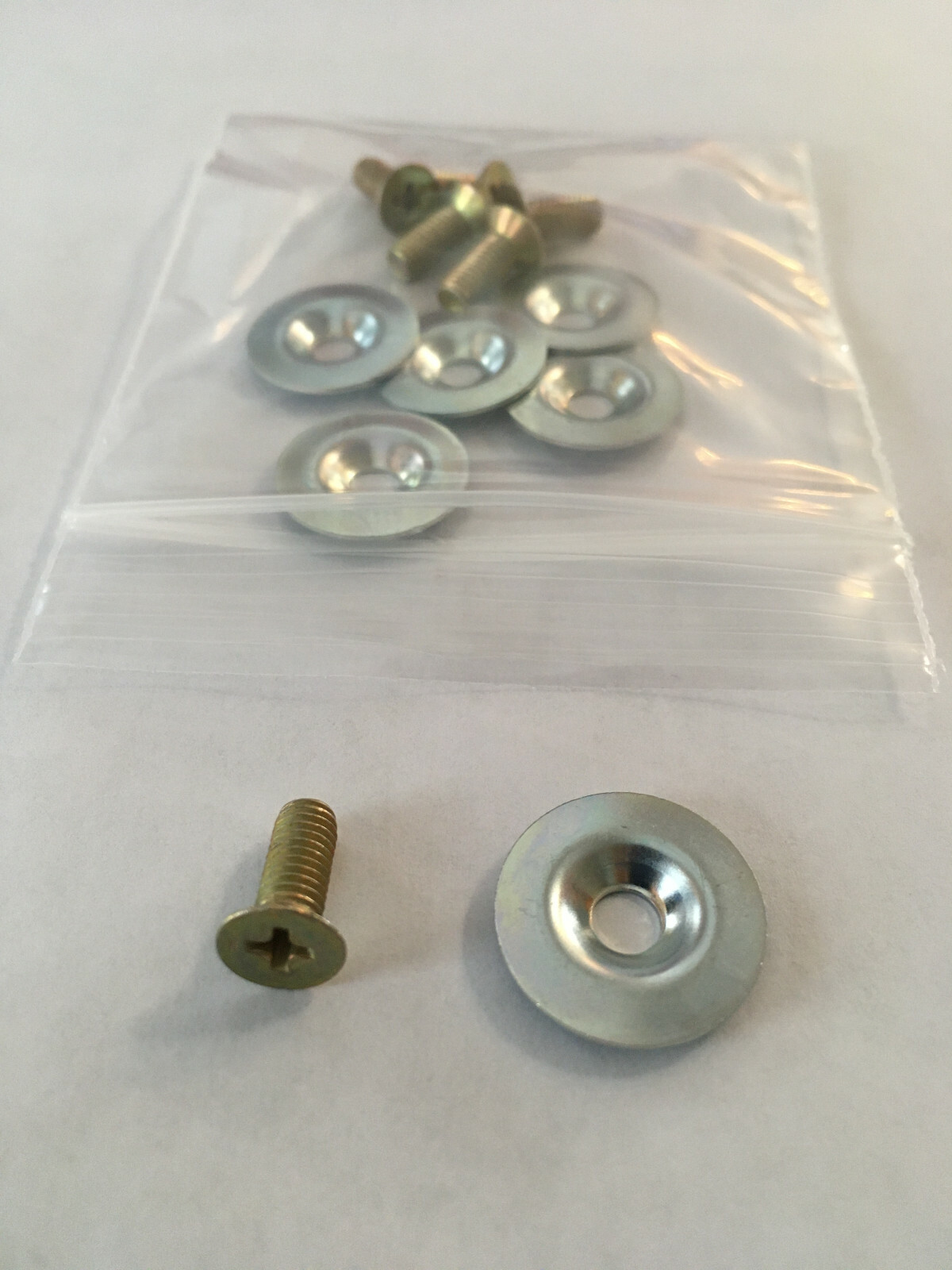 APC SMART UPS SCREWS & WASHERS FOR MOUNTING BRACKETS & RAILS TO SQUARE HOLE RACK