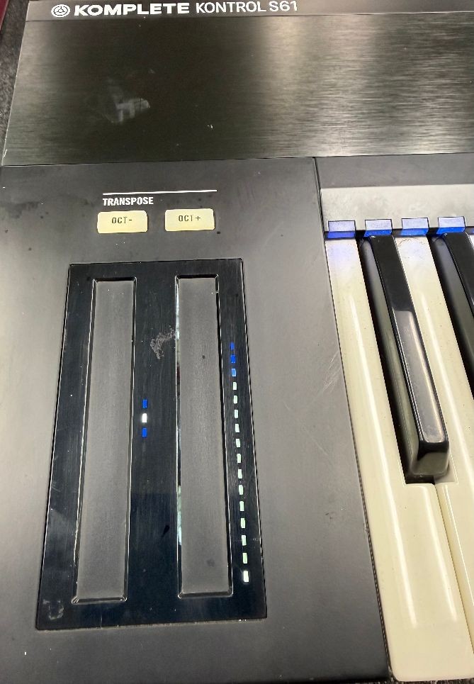 Native Instruments Komplete Kontrol S61 61-Key MIDI Keyboard Controller – Tested