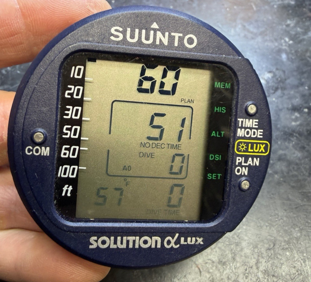 Suunto Alpha Lux dive computer - AS IS, Powers up.